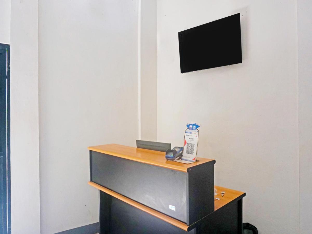 Oyo 91412 Ameera Inn Syariah Джакарта Экстерьер фото
