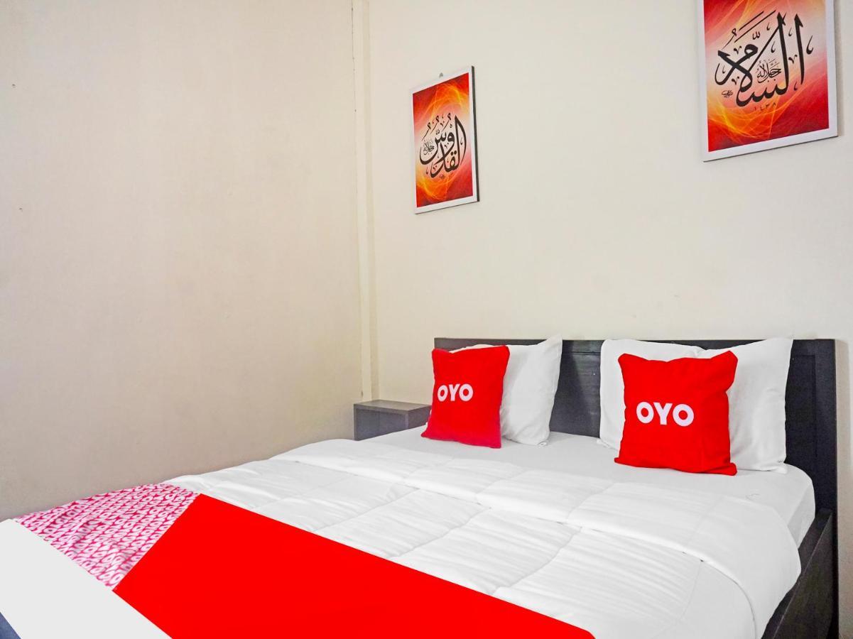 Oyo 91412 Ameera Inn Syariah Джакарта Экстерьер фото